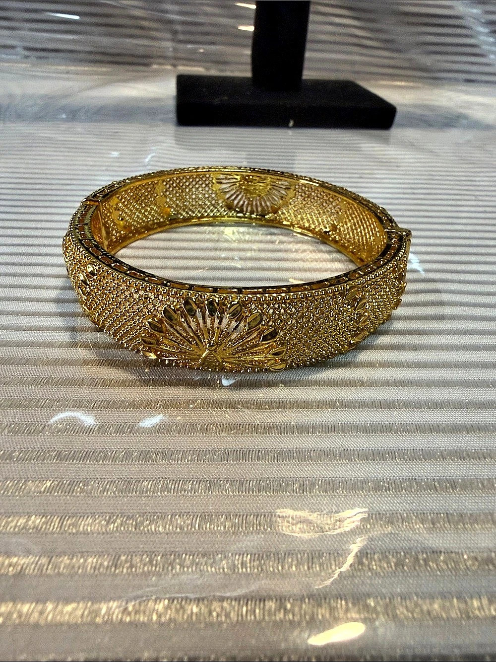 Gold-Tone Sunburst Mesh Bracelet Like New